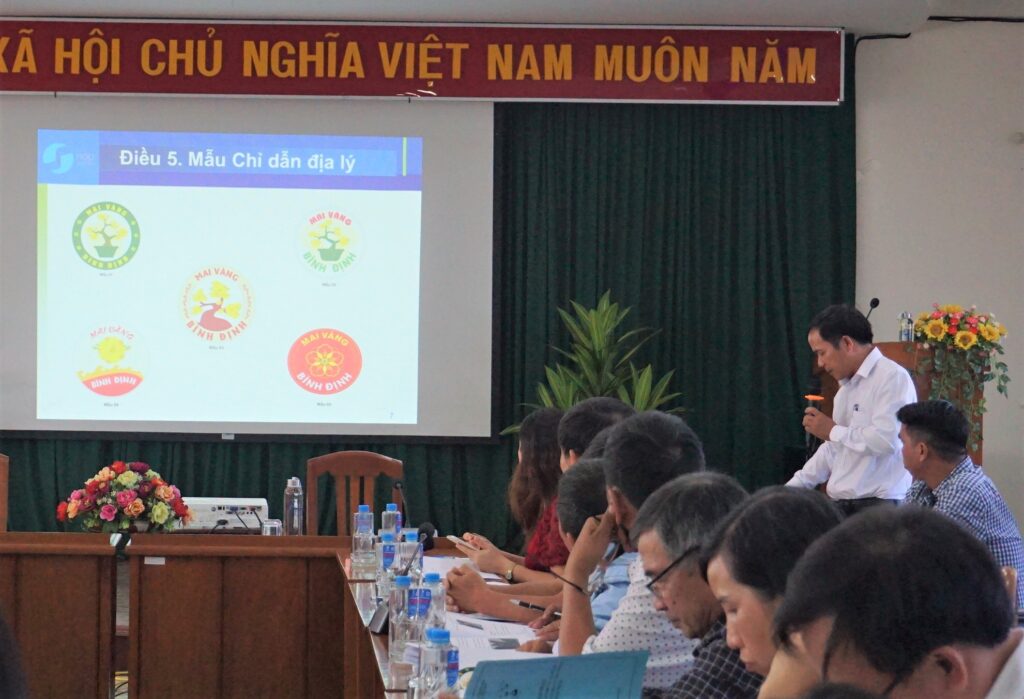 Hội thảo có sự tham gia của các sở ngành liên quan, các hội đoàn thể và hộ trồng mai trên địa bàn tỉnh. Ảnh: HH